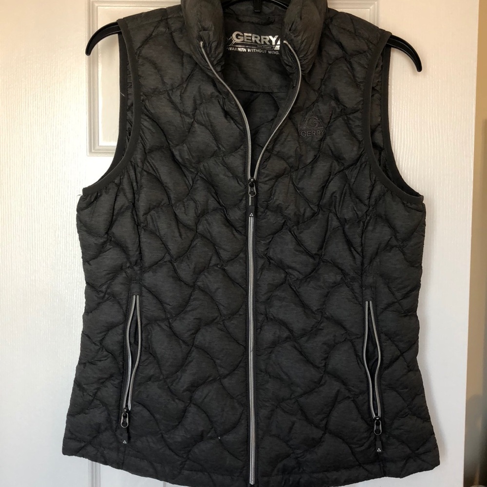 NWOT Gerry Down Vest size small in gray